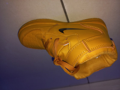 Kids Nike yellow takkies for sell